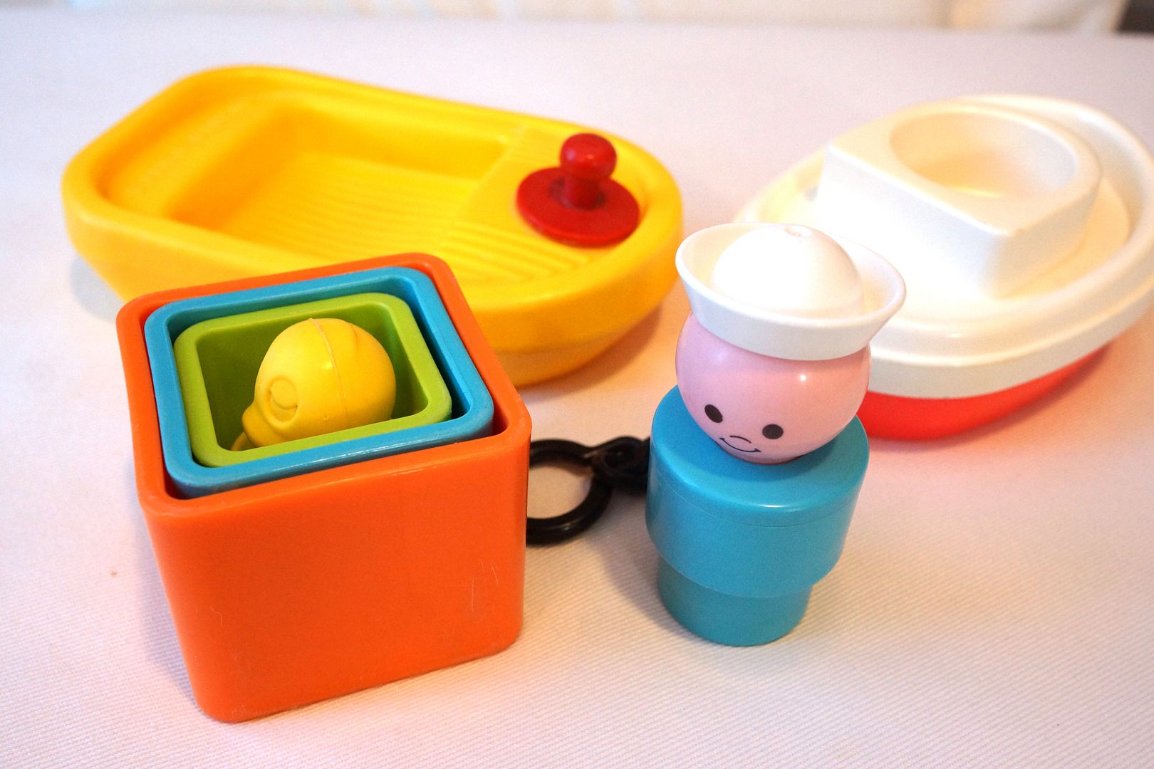 fisher_price_120_tub_tug_and_barge_toy.jpg Photo by anneg Photobucket